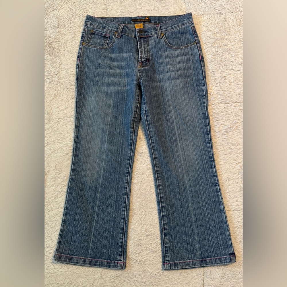 Neeso Y2K Blue Wide Leg Cropped Jeans with Distressed Look & Hot Pink Stitching